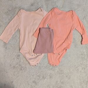 Girls Long Sleeve Onesies & Pant Set 6-9 Months